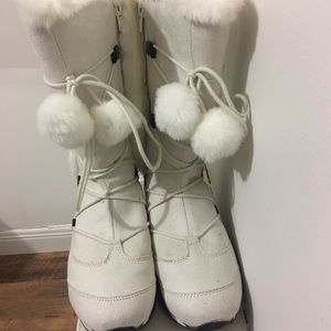 AVAILABLE FOR SALE - Off White/Brown/Gold Boots.